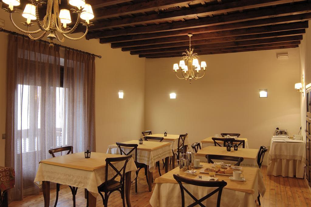 Casa Rural La Botica オロペサ エクステリア 写真